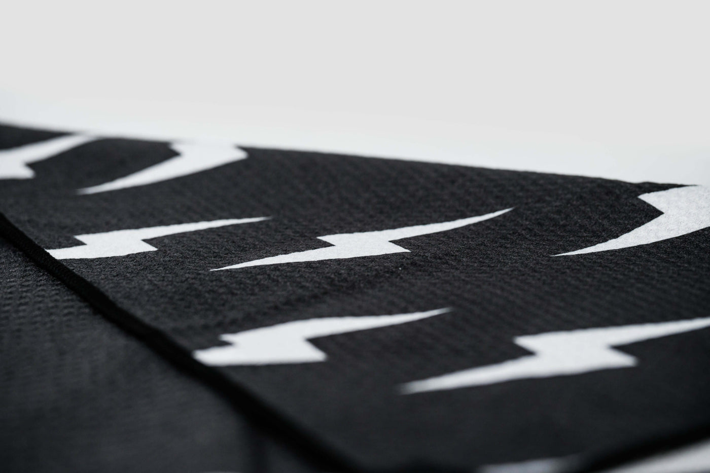 Astrapí Black / White Reversible Microfibre Towel